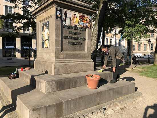 Skandal: Michael Jackson Denkmal in München  geschändet - Unbekannte entwendeten alle Erinnerungsstücke (©Foto: Martin Schmitz)